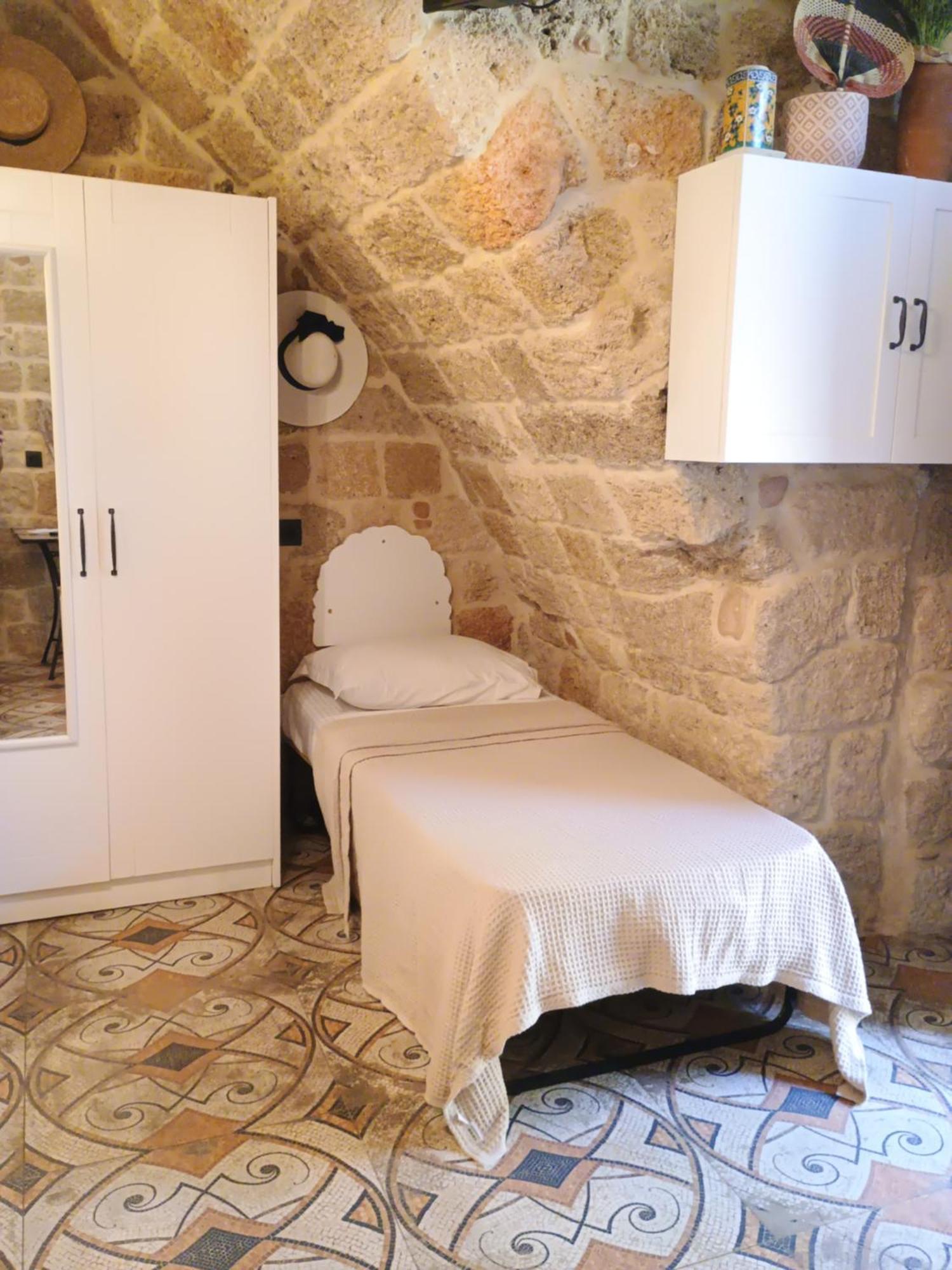 Stone Cave Suite Rhodes City المظهر الخارجي الصورة